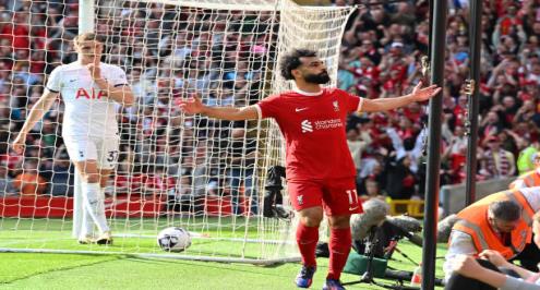 صلاح ورونالدو ضمن القائمة.. أفضل 11 لاعبا حرًا في 2025